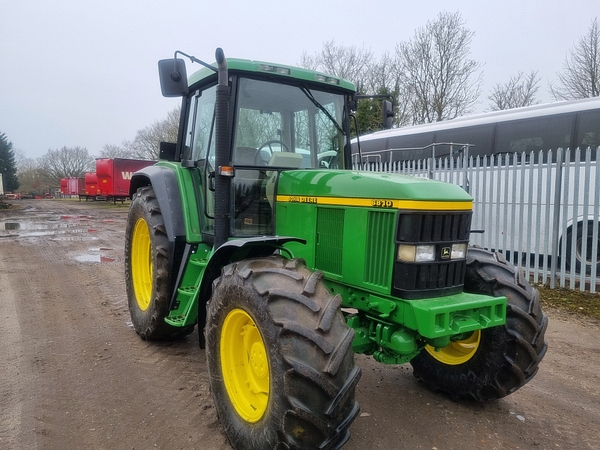 Chris Atkin & Son Ltd - John Deere 6810